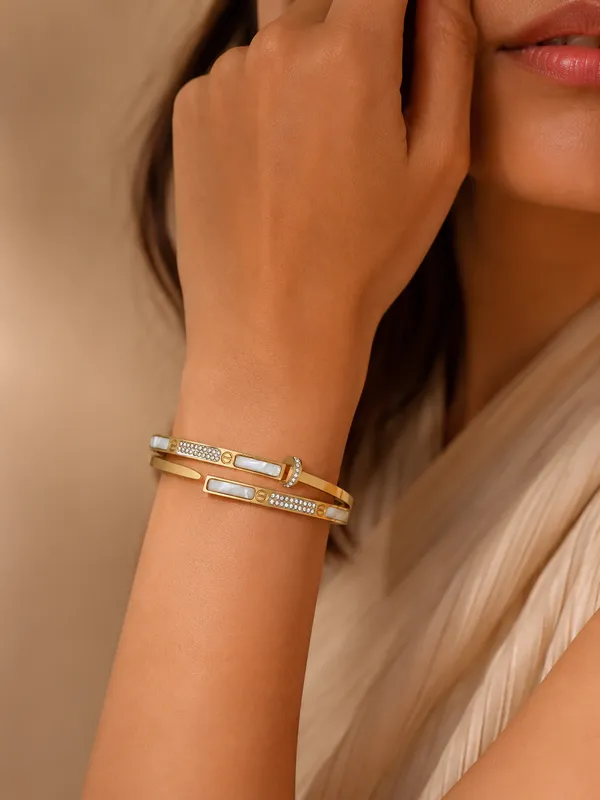 Gold_Alloy_Crystal_Cuff_Bracelet_For_Women