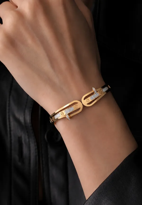Gold_Alloy_Crystal_Bracelet_For_Women