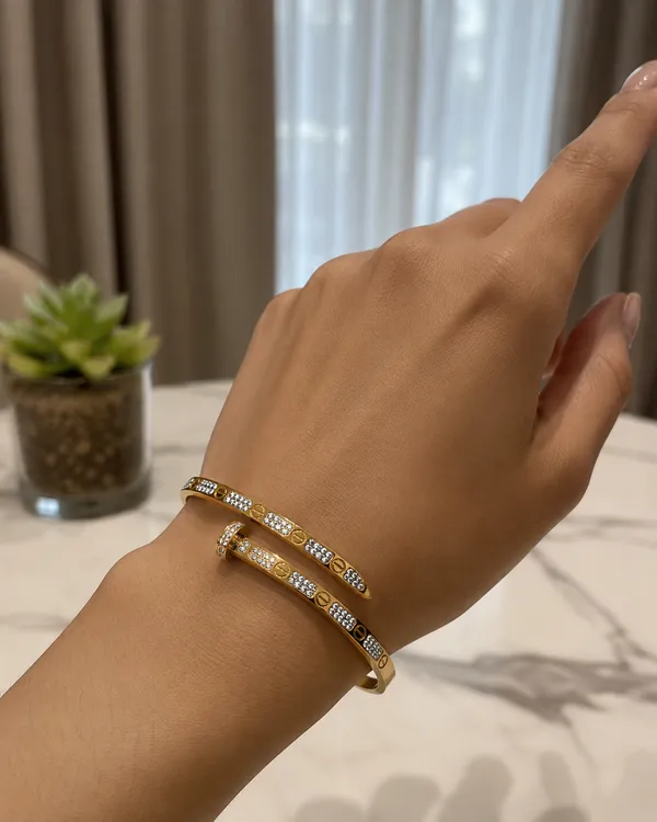 Gold_Alloy_Crystal_Open_Cuff_Bracelet_For_Women