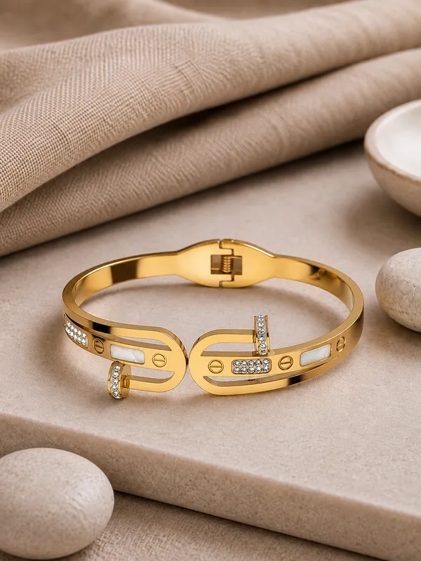 Gold_Alloy_Crystal_Bracelet_For_Women
