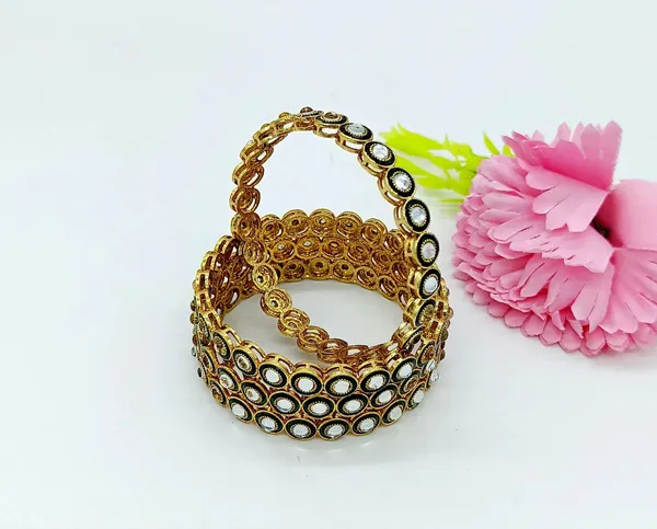 Set_Of_4_Gold-Plated_&_Green_Kundan-Studded_Rajwadi_Bangles