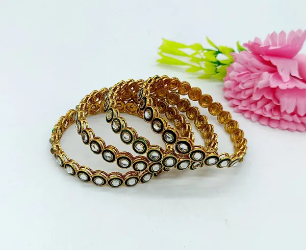 Set_Of_4_Gold-Plated_&_Green_Kundan-Studded_Rajwadi_Bangles