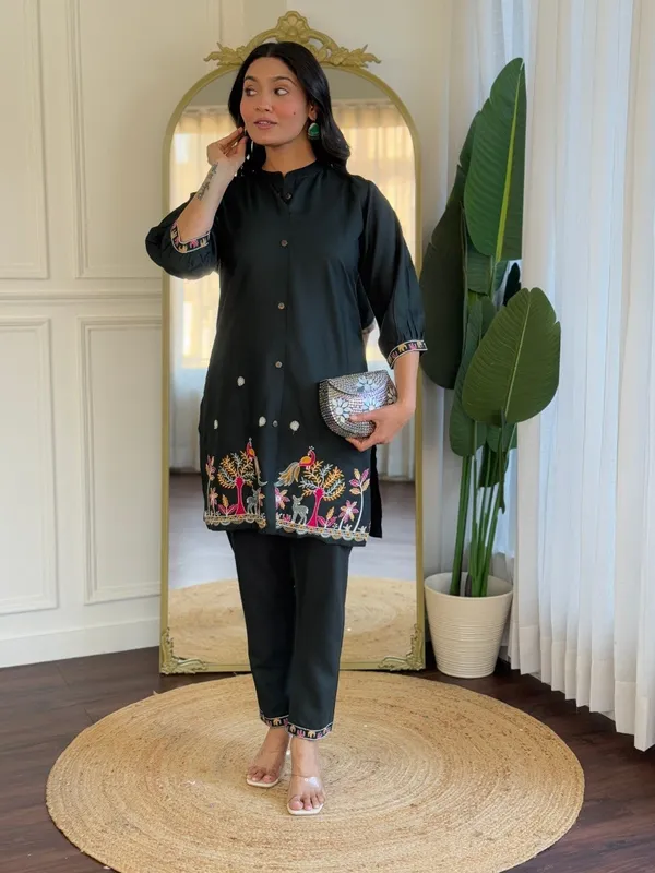 Green_Cotton_Embroidered_Co-Ord_Set_For_Women