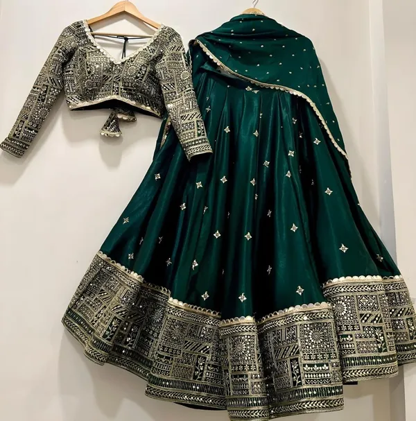 Emerald_Green_Cotton_Embroidered_Lehenga_Choli_For_Women