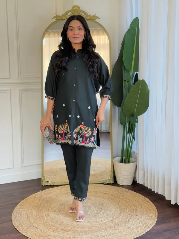 Green_Cotton_Embroidered_Co-Ord_Set_For_Women