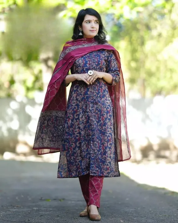 Multicolour_Cotton_Flower_Printed_Kurta_Set_With_Dupatta_For_Women