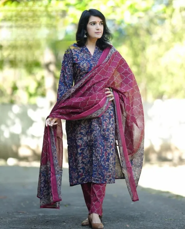 Multicolour_Cotton_Flower_Printed_Kurta_Set_With_Dupatta_For_Women