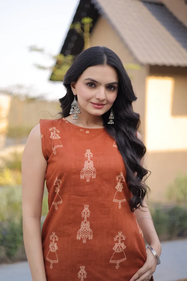 Rust_Orange_Cotton_Sleeveless_Kurta_Set_For_Women