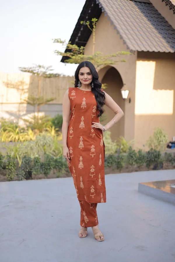 Rust_Orange_Cotton_Sleeveless_Kurta_Set_For_Women