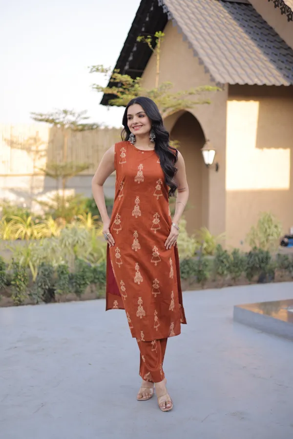 Rust_Orange_Cotton_Sleeveless_Kurta_Set_For_Women