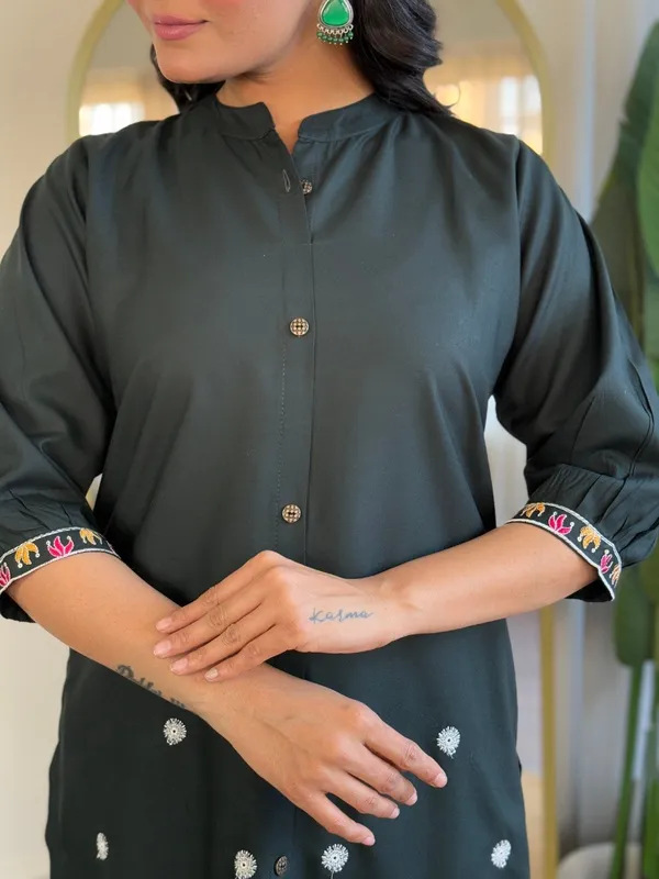 Green_Cotton_Embroidered_Co-Ord_Set_For_Women