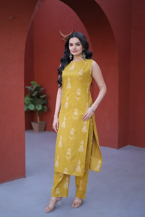Yellow_Cotton_Sleeveless_Kurta_Set_For_Women