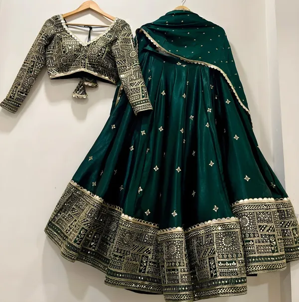 Emerald_Green_Cotton_Embroidered_Lehenga_Choli_For_Women
