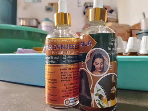 Kesh_Sanjeevani_Bhringraj_Amla_Coconut_Oil_Hair_Growth_Oil_100Ml