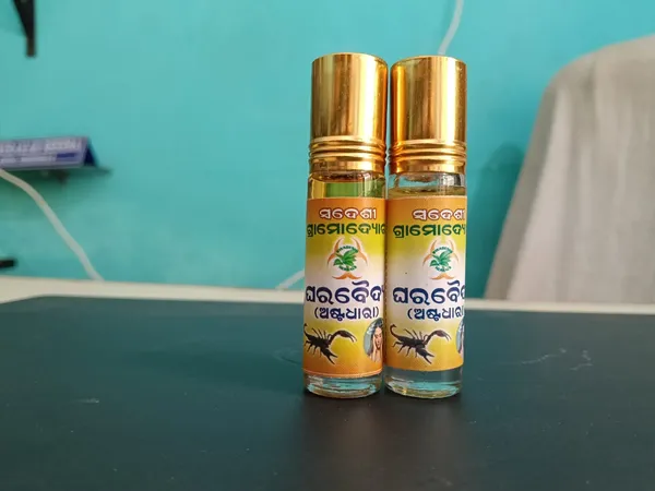 Ghanabati_Camphor_Herbal_Scorpion_Sting_Relief_Oil