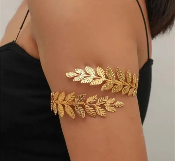 Gold_Plated_Anti_Tarnish_Stainless_Steel_Arm_Bracelet_and_a_Heart_Pendant_For_Women