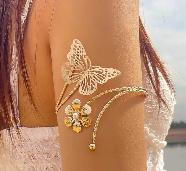 Gold_Plated_Anti_Tarnish_Stainless_Steel_Arm_Cuff_Bracelet_and_a_Heart_Shaped_Pendent_For_Women