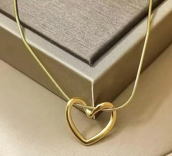 Gold_Plated_Anti_Tarnish_Stainless_Steel_Arm_Bracelet__and_a_Heart_Shaped_Pendent_For_Women