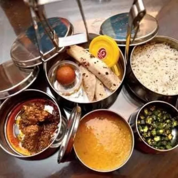 Silver_Stainless_Steel_Premium_Stainless_Steel_Lunch_Box_And_Tiffin_Box_For_Kitchen