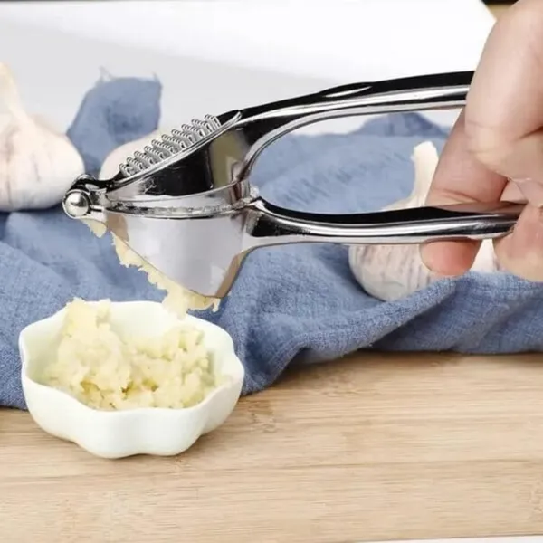Silver_Stainless_Steel_Premium_Garlic_Press_For_Kitchen