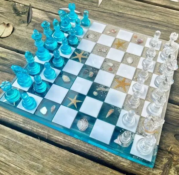 Beach_Theme_Glass_Chess_Set_With_Seashell_Decorative_Squares