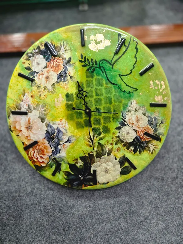 Decorative_Wall_Clock_With_Floral_Design