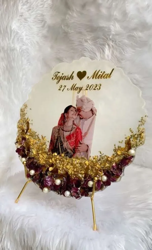 Personalized_Wedding_Photo_Frame_With_Floral_Resin_Decoration
