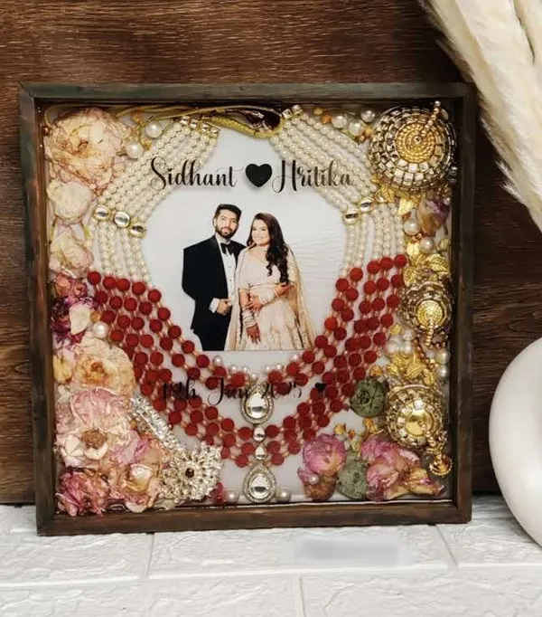 Customized_Wedding_Flower_Preservation_Frame_With_Jewelry_And_Floral_Decor