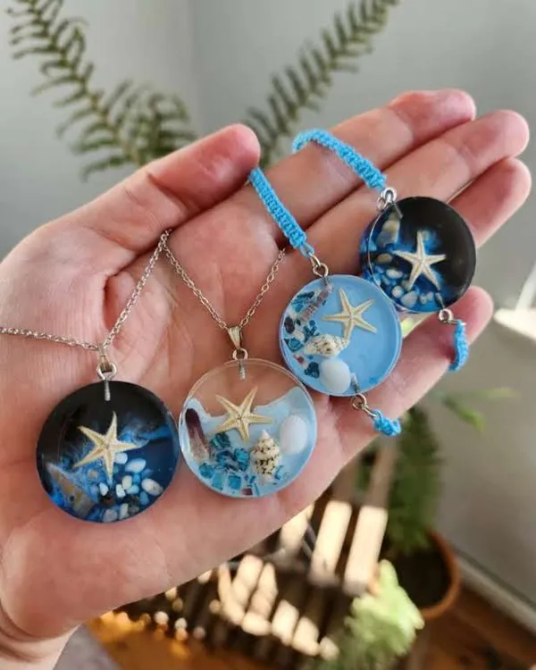 Ocean-Themed_Resin_Pendant,_Braclate_Jewelry_Set_With_Starfish_And_Seashells