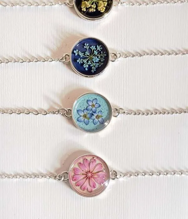 Pressed_Flower_Silver_Chain_Resin_Bracelet