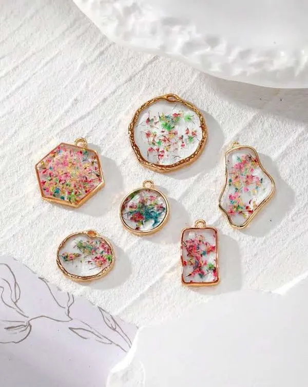 Pressed_Flower_Resin_Pendants_-_Mixed_Shapes