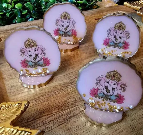 Handcrafted_Ganesha_Agate_Car_Dashboard_Idol