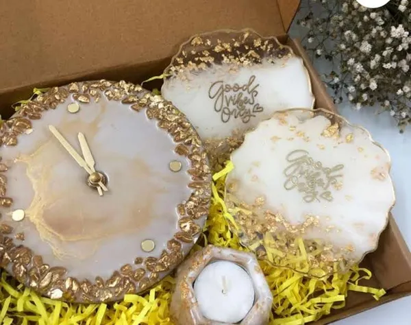 Decorative_Resin_Agate_Clock,_Coaster,_Tea_Light_Holder_Set_With_Gold_Detailing