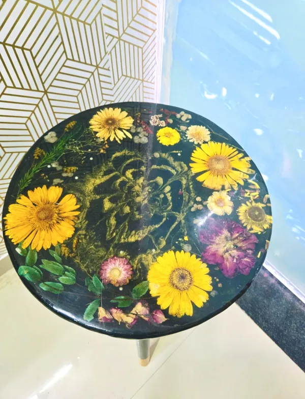 Handcrafted_Resin_Flower_Coffee_Table_With_Pressed_Yellow_And_Pink_Flowers