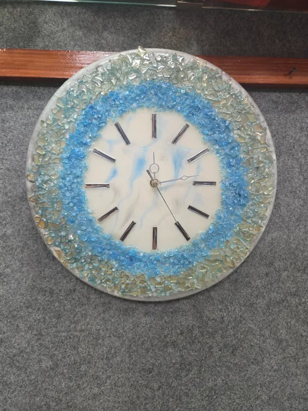 Decorative_Stone_Glass_Wall_Clock_With_Blue_And_White_Mosaic_Design