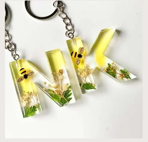 Resin_Letter_Keychain_With_Dried_Flowers_And_Bee_-_Yellow_Transparent_Design