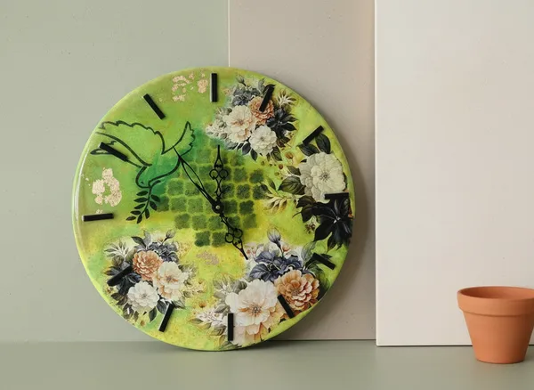 Decorative_Wall_Clock_With_Floral_Design