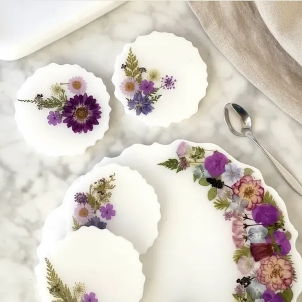 Decorative_Resin_Coaster,_Tray_Set_With_Pressed_Flowers_(Set_Of_5)
