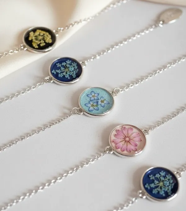Pressed_Flower_Silver_Chain_Resin_Bracelet