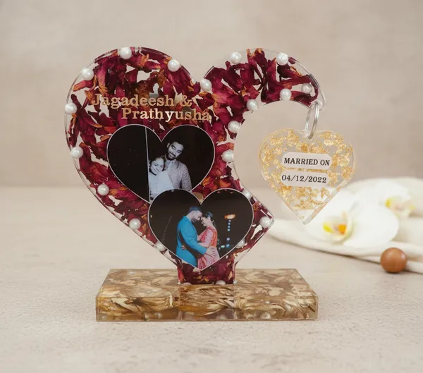 Personalized_Heart_Shape_Photo_Frame_With_Dried_Flowers_-_Wedding_Anniversary_Gift