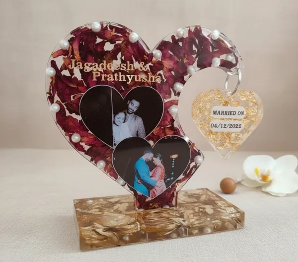 Personalized_Heart_Shape_Photo_Frame_With_Dried_Flowers_-_Wedding_Anniversary_Gift