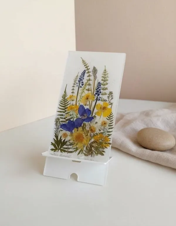 White_Phone_Stand_With_Pressed_Flower_Art_Design