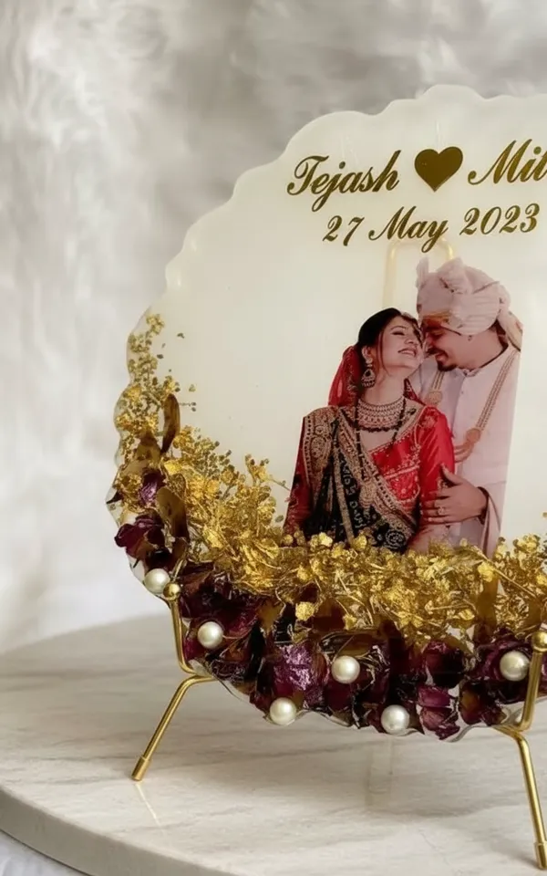 Personalized_Wedding_Photo_Frame_With_Floral_Resin_Decoration