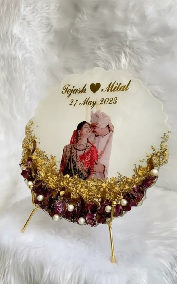 Personalized_Wedding_Photo_Frame_With_Floral_Resin_Decoration