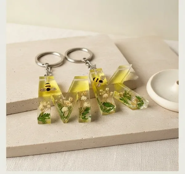 Resin_Letter_Keychain_With_Dried_Flowers_And_Bee_-_Yellow_Transparent_Design
