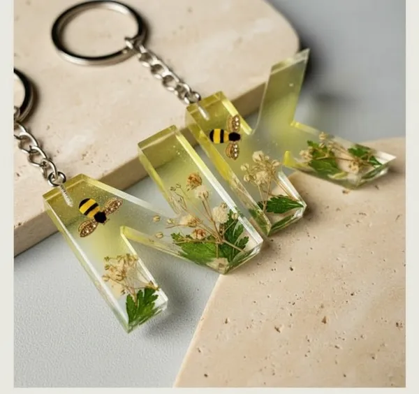 Resin_Letter_Keychain_With_Dried_Flowers_And_Bee_-_Yellow_Transparent_Design