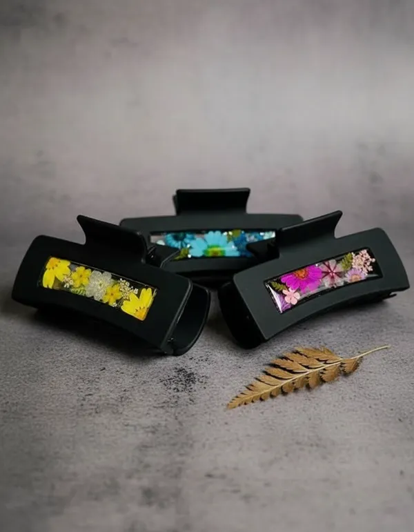 Handmade_Dried_Flower_Hair_Clip_Set_-_Black_Resin_Barrettes