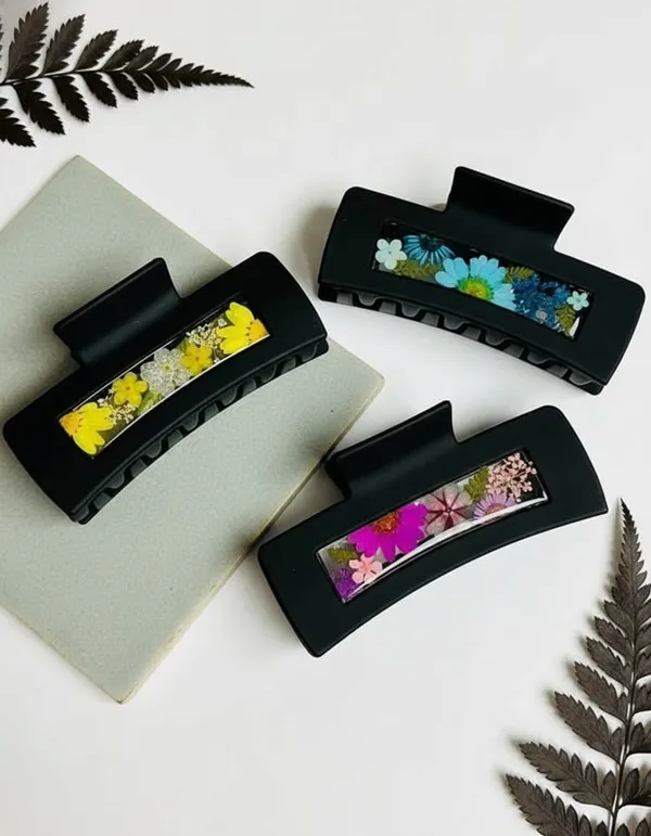 Handmade_Dried_Flower_Hair_Clip_Set_-_Black_Resin_Barrettes
