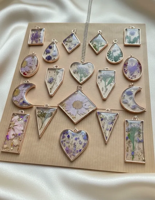 Pressed_Flower_Resin_Pendant_Collection_-_Assorted_Shapes_With_Real_Dried_Flowers