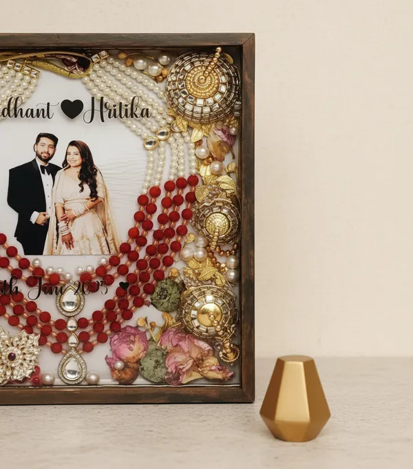 Customized_Wedding_Flower_Preservation_Frame_With_Jewelry_And_Floral_Decor